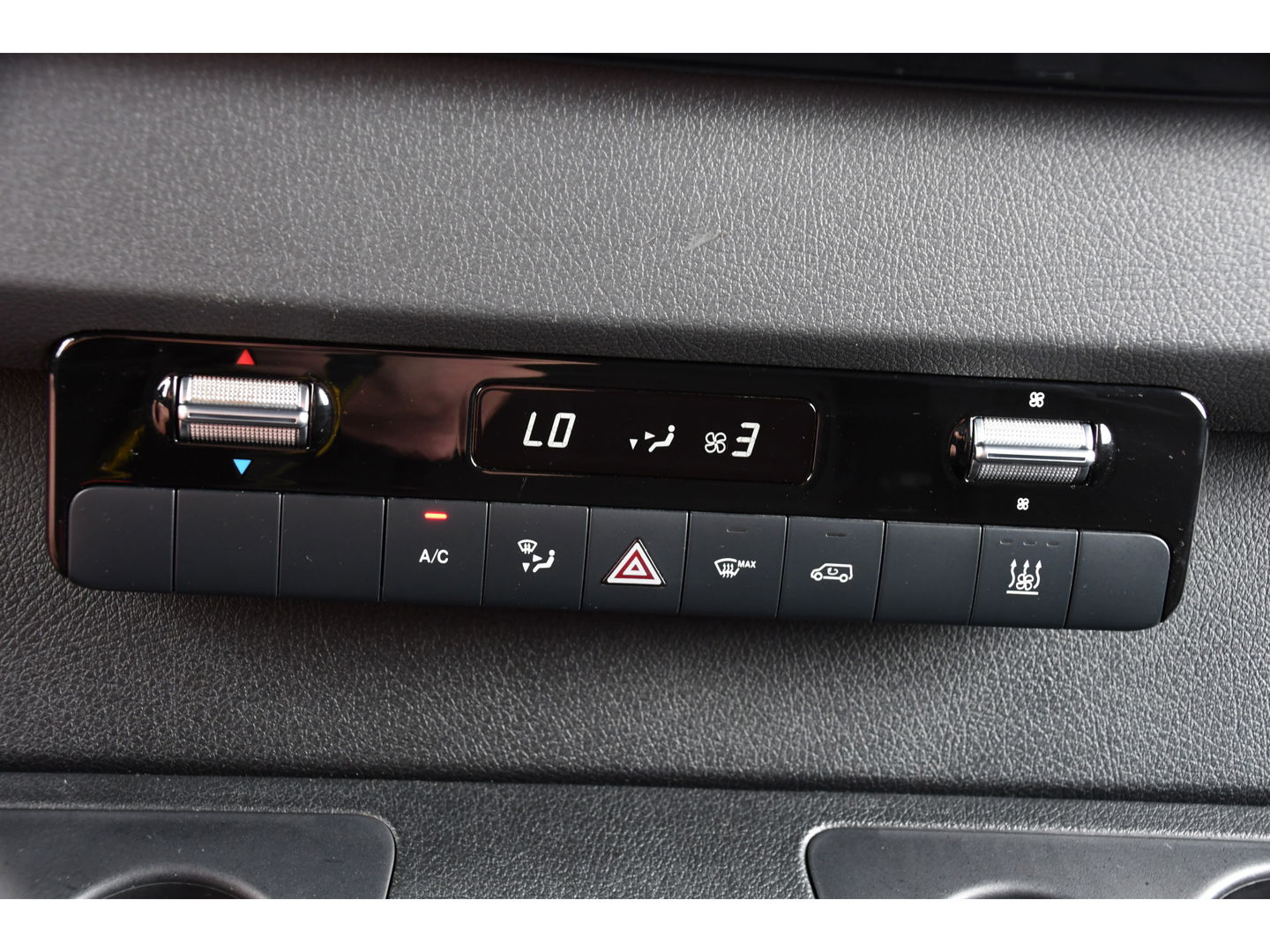 Mercedes-Benz Sprinter 319 V6 3.0 CDI L2H2 Black Edition 360 Camera, Cruise, 3500KG Trekhaak, Carplay, 10,5" Mbux, 190PK, Automaat, LED, Stoelverwarming, Uniek!