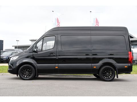 Mercedes-Benz Sprinter 319 V6 3.0 CDI L2H2 Black Edition 360 Camera, Cruise, 3500KG Trekhaak, Carplay, 10,5" Mbux, 190PK, Automaat, LED, Stoelverwarming, Uniek!