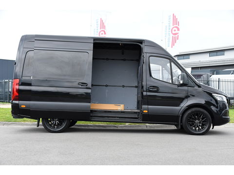 Mercedes-Benz Sprinter 319 V6 3.0 CDI L2H2 Black Edition 360 Camera, Cruise, 3500KG Trekhaak, Carplay, 10,5" Mbux, 190PK, Automaat, LED, Stoelverwarming, Uniek!