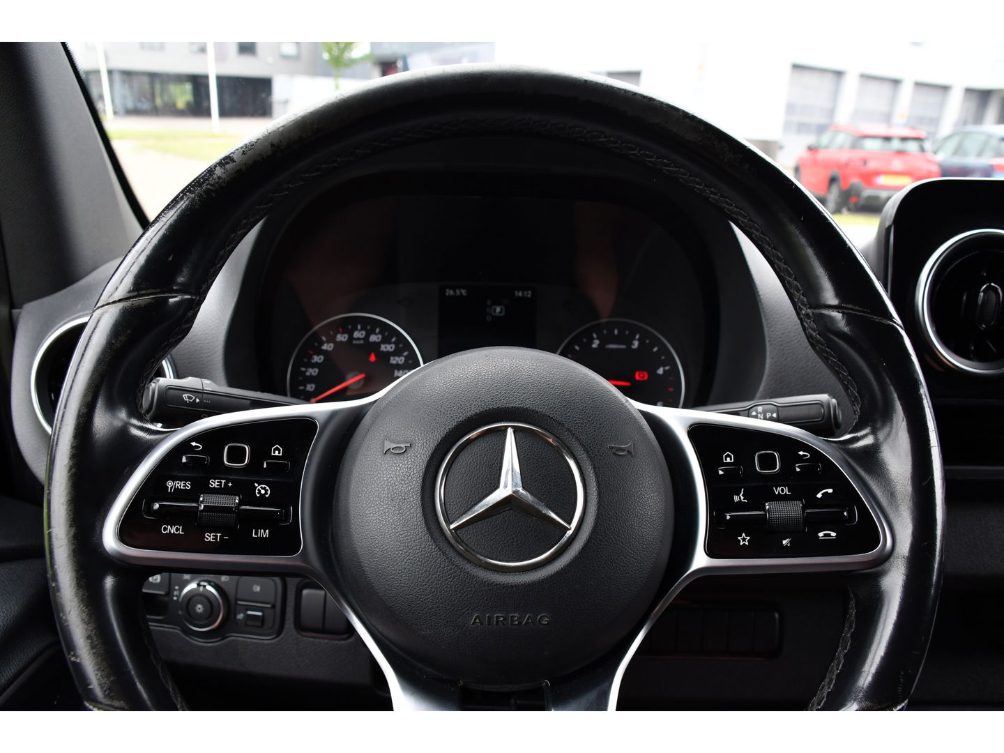 Mercedes-Benz Sprinter 319 V6 3.0 CDI L2H2 Black Edition 360 Camera, Cruise, 3500KG Trekhaak, Carplay, 10,5" Mbux, 190PK, Automaat, LED, Stoelverwarming, Uniek!