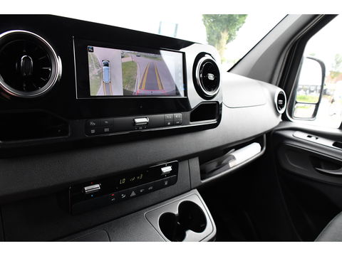 Mercedes-Benz Sprinter 319 V6 3.0 CDI L2H2 Black Edition 360 Camera, Cruise, 3500KG Trekhaak, Carplay, 10,5" Mbux, 190PK, Automaat, LED, Stoelverwarming, Uniek!