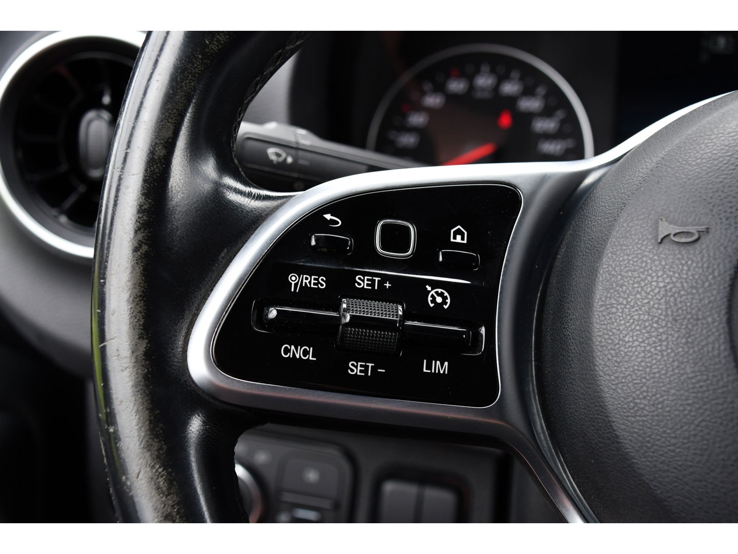Mercedes-Benz Sprinter 319 V6 3.0 CDI L2H2 Black Edition 360 Camera, Cruise, 3500KG Trekhaak, Carplay, 10,5" Mbux, 190PK, Automaat, LED, Stoelverwarming, Uniek!