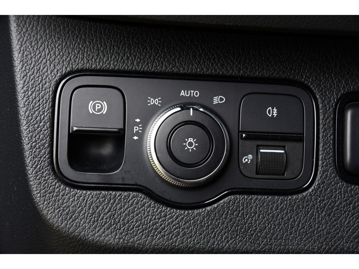 Mercedes-Benz Sprinter 319 V6 3.0 CDI L2H2 Black Edition 360 Camera, Cruise, 3500KG Trekhaak, Carplay, 10,5" Mbux, 190PK, Automaat, LED, Stoelverwarming, Uniek!