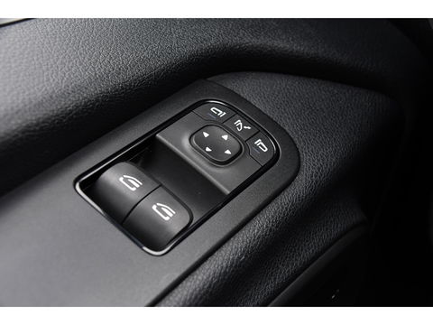 Mercedes-Benz Sprinter 319 V6 3.0 CDI L2H2 Black Edition 360 Camera, Cruise, 3500KG Trekhaak, Carplay, 10,5" Mbux, 190PK, Automaat, LED, Stoelverwarming, Uniek!