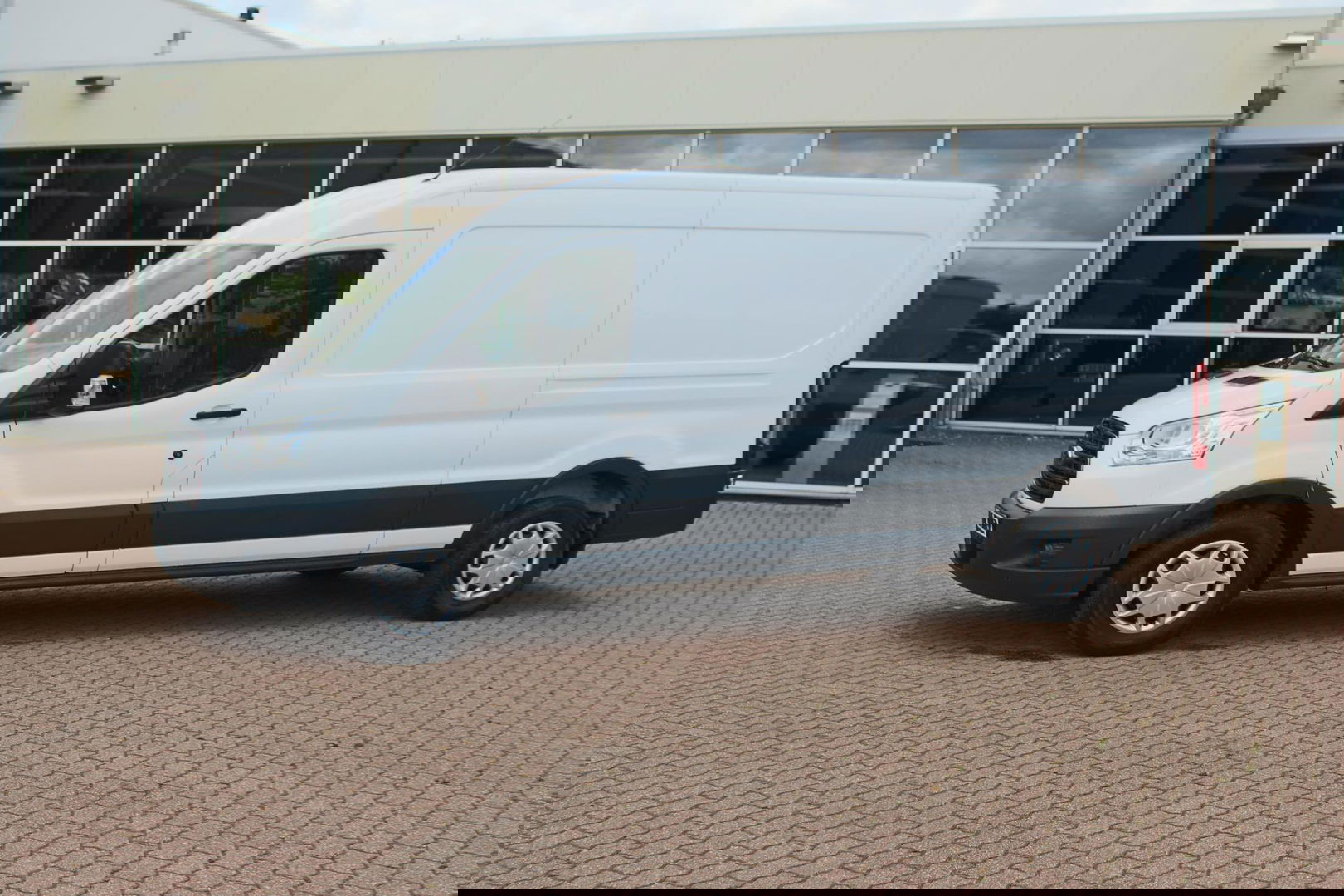 Ford Transit 350 2.0 TDCI L3H2 Trend