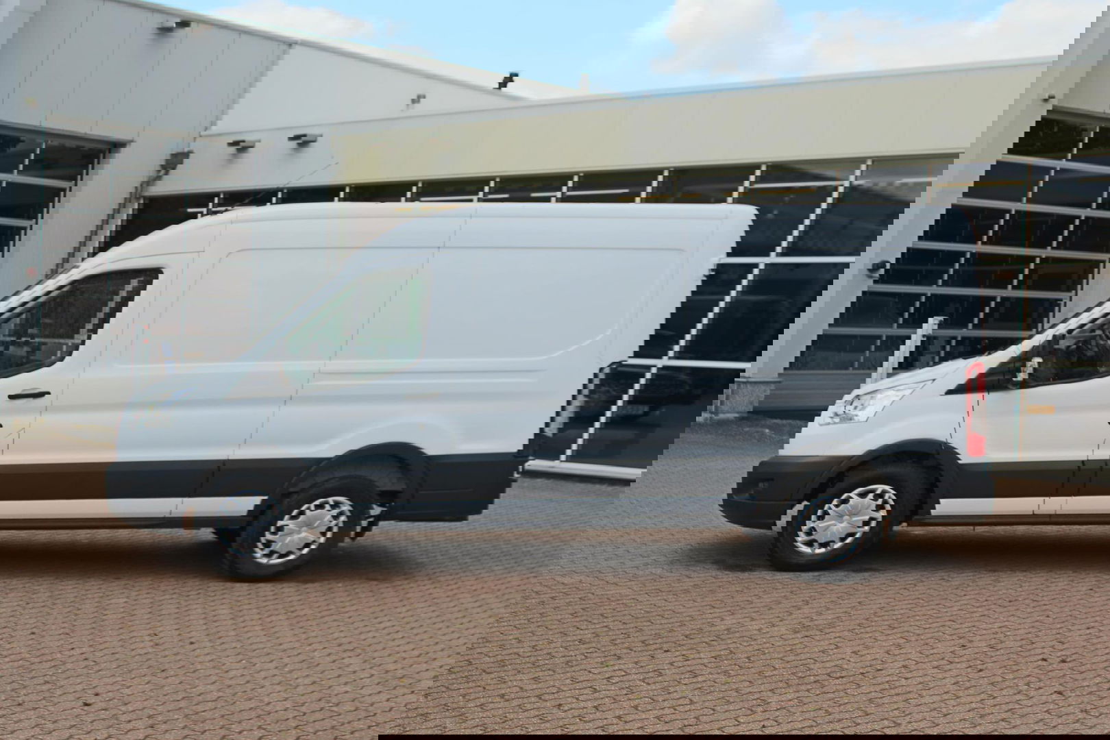 Ford Transit 350 2.0 TDCI L3H2 Trend