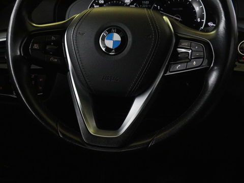BMW 5 Serie 520i High Executive | M-Sport | Leder | Stoelverwarming | Trekhaak | 20'' | Adaptief LED | Comfortstoelen | Navigatie | Parkeerhulp | Memory