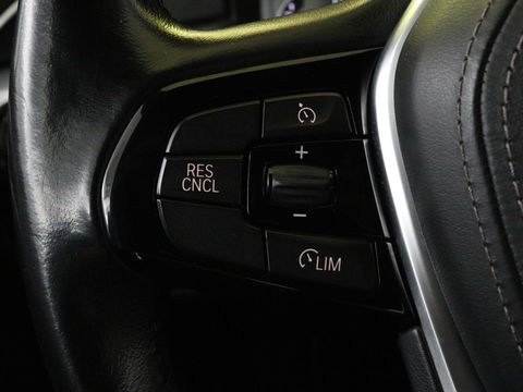 BMW 5 Serie 520i High Executive | M-Sport | Leder | Stoelverwarming | Trekhaak | 20'' | Adaptief LED | Comfortstoelen | Navigatie | Parkeerhulp | Memory