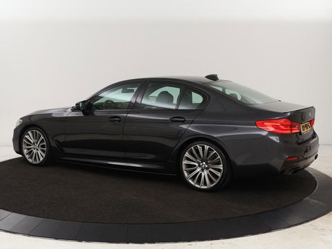 BMW 5 Serie 520i High Executive | M-Sport | Leder | Stoelverwarming | Trekhaak | 20'' | Adaptief LED | Comfortstoelen | Navigatie | Parkeerhulp | Memory