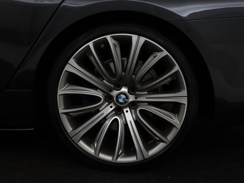 BMW 5 Serie 520i High Executive | M-Sport | Leder | Stoelverwarming | Trekhaak | 20'' | Adaptief LED | Comfortstoelen | Navigatie | Parkeerhulp | Memory