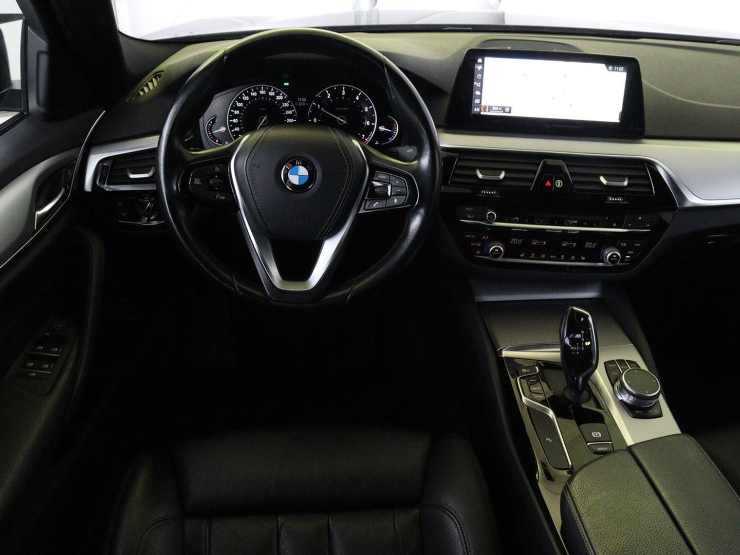BMW 5 Serie 520i High Executive | M-Sport | Leder | Stoelverwarming | Trekhaak | 20'' | Adaptief LED | Comfortstoelen | Navigatie | Parkeerhulp | Memory