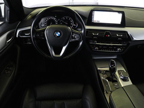 BMW 5 Serie 520i High Executive | M-Sport | Leder | Stoelverwarming | Trekhaak | 20'' | Adaptief LED | Comfortstoelen | Navigatie | Parkeerhulp | Memory