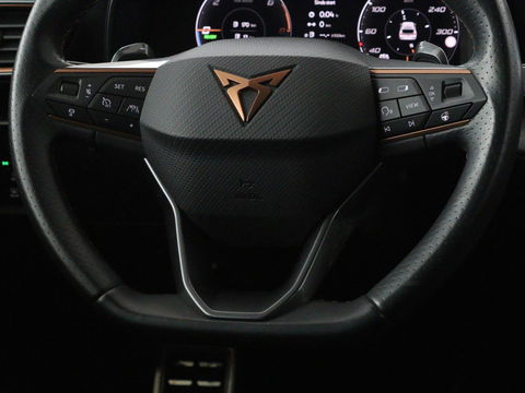 CUPRA Leon 1.4 e-Hybrid | Stoel & stuurverwarming | Carplay | Camera | Adaptive cruise | Sfeerverlichting | Navigatie | Park Assist | Keyless | Full LED | PHEV