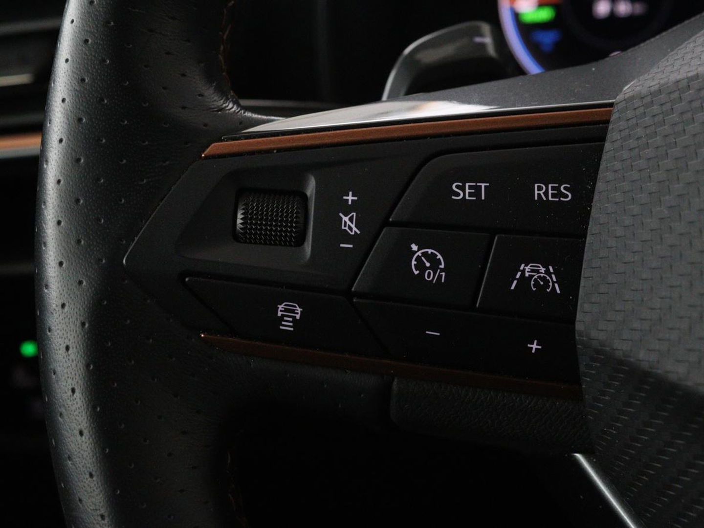 CUPRA Leon 1.4 e-Hybrid | Stoel & stuurverwarming | Carplay | Camera | Adaptive cruise | Sfeerverlichting | Navigatie | Park Assist | Keyless | Full LED | PHEV