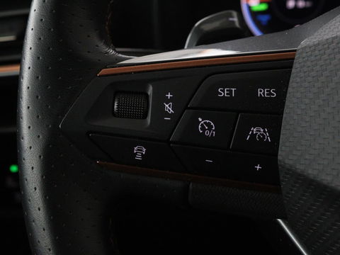 CUPRA Leon 1.4 e-Hybrid | Stoel & stuurverwarming | Carplay | Camera | Adaptive cruise | Sfeerverlichting | Navigatie | Park Assist | Keyless | Full LED | PHEV