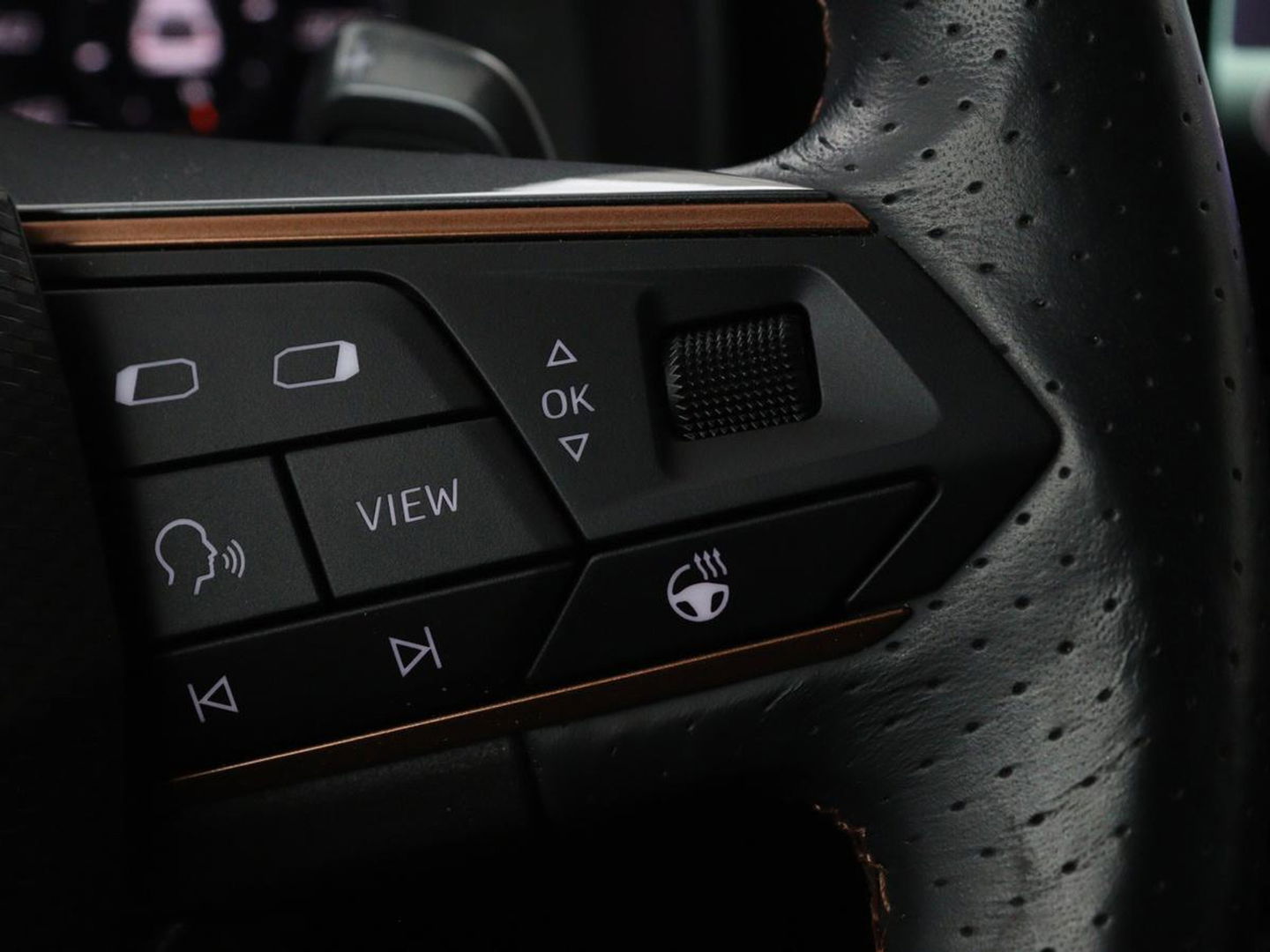 CUPRA Leon 1.4 e-Hybrid | Stoel & stuurverwarming | Carplay | Camera | Adaptive cruise | Sfeerverlichting | Navigatie | Park Assist | Keyless | Full LED | PHEV