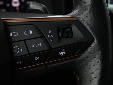 CUPRA Leon 1.4 e-Hybrid | Stoel & stuurverwarming | Carplay | Camera | Adaptive cruise | Sfeerverlichting | Navigatie | Park Assist | Keyless | Full LED | PHEV