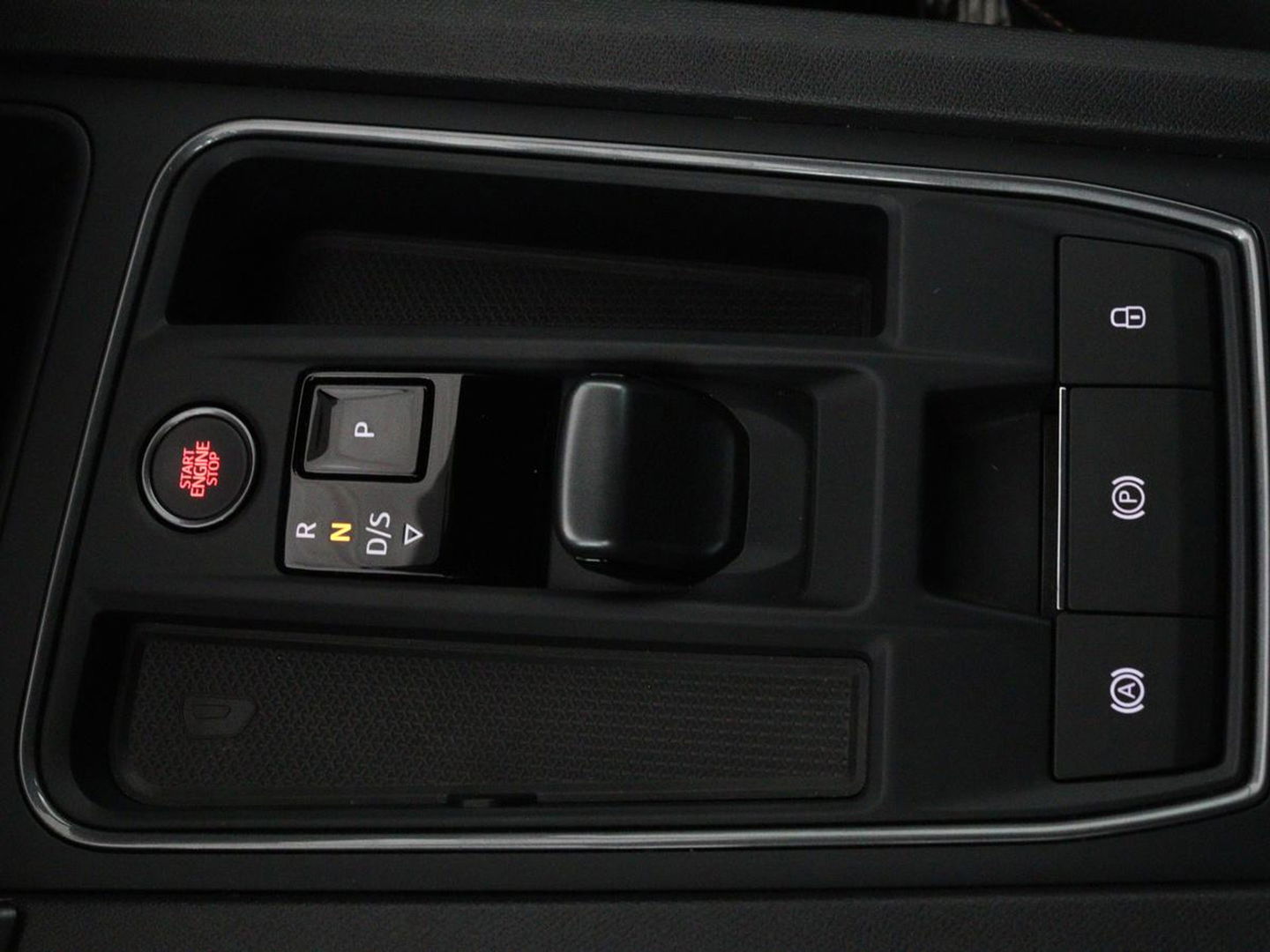 CUPRA Leon 1.4 e-Hybrid | Stoel & stuurverwarming | Carplay | Camera | Adaptive cruise | Sfeerverlichting | Navigatie | Park Assist | Keyless | Full LED | PHEV