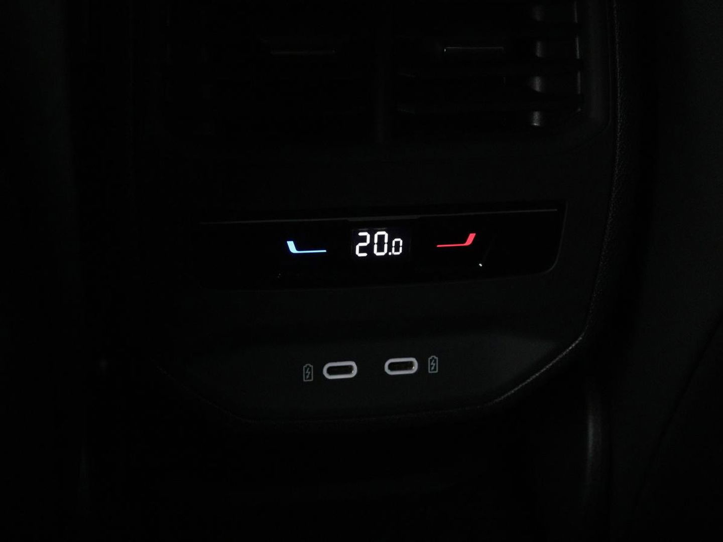 CUPRA Leon 1.4 e-Hybrid | Stoel & stuurverwarming | Carplay | Camera | Adaptive cruise | Sfeerverlichting | Navigatie | Park Assist | Keyless | Full LED | PHEV
