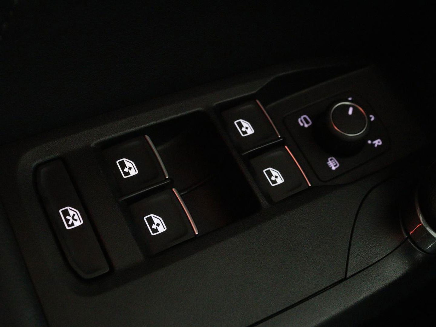 CUPRA Leon 1.4 e-Hybrid | Stoel & stuurverwarming | Carplay | Camera | Adaptive cruise | Sfeerverlichting | Navigatie | Park Assist | Keyless | Full LED | PHEV
