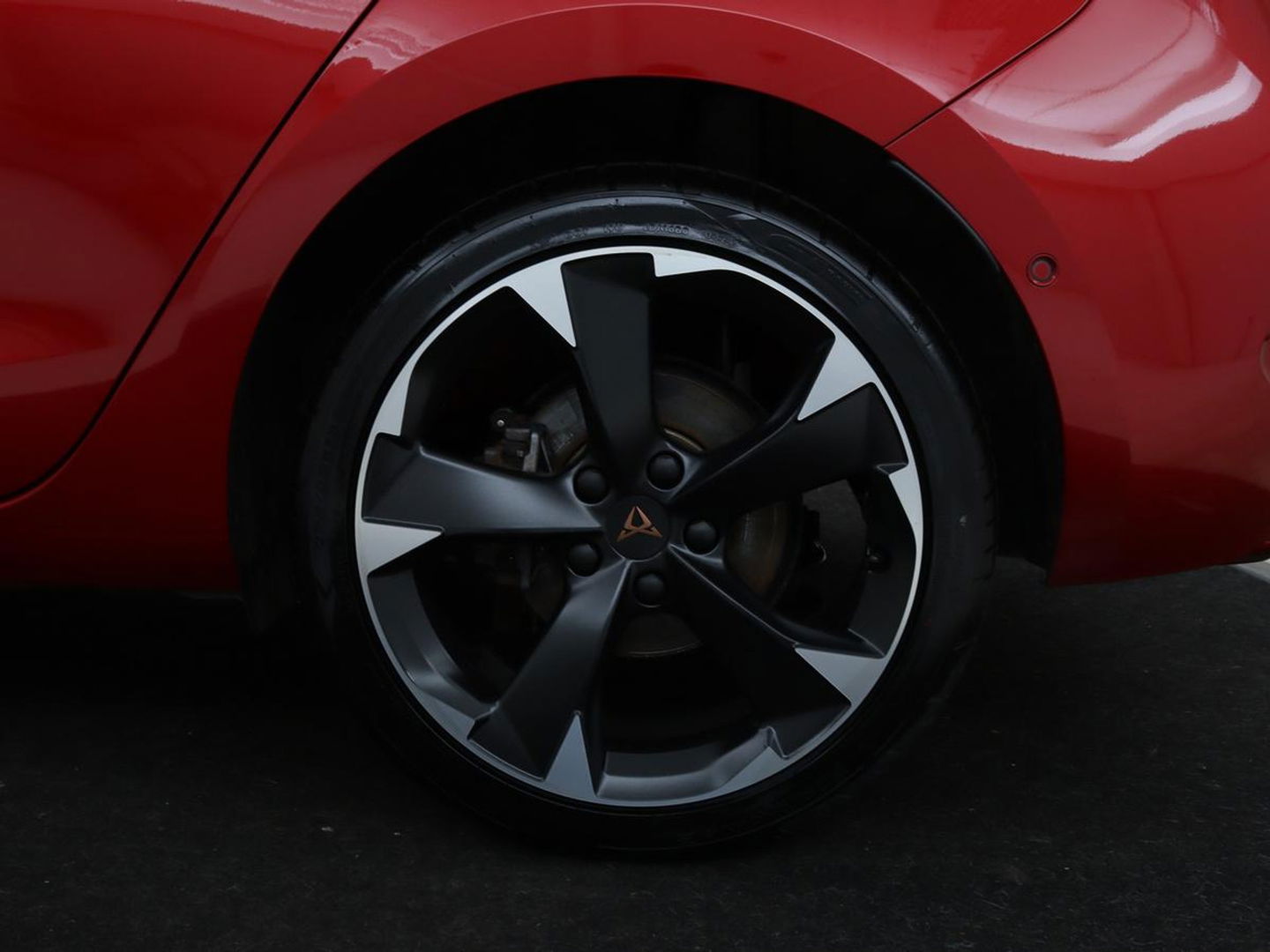 CUPRA Leon 1.4 e-Hybrid | Stoel & stuurverwarming | Carplay | Camera | Adaptive cruise | Sfeerverlichting | Navigatie | Park Assist | Keyless | Full LED | PHEV