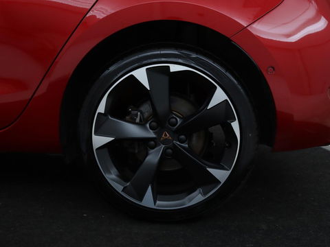 CUPRA Leon 1.4 e-Hybrid | Stoel & stuurverwarming | Carplay | Camera | Adaptive cruise | Sfeerverlichting | Navigatie | Park Assist | Keyless | Full LED | PHEV