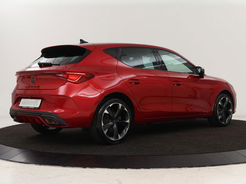 CUPRA Leon 1.4 e-Hybrid | Stoel & stuurverwarming | Carplay | Camera | Adaptive cruise | Sfeerverlichting | Navigatie | Park Assist | Keyless | Full LED | PHEV
