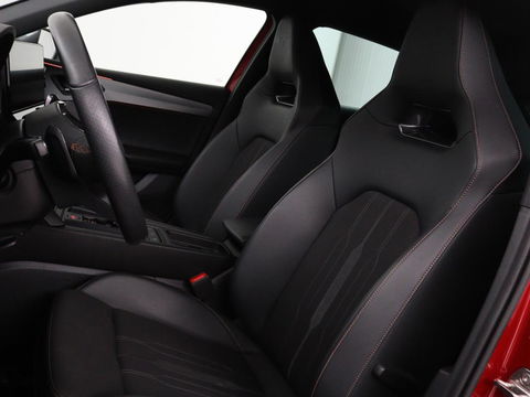 CUPRA Leon 1.4 e-Hybrid | Stoel & stuurverwarming | Carplay | Camera | Adaptive cruise | Sfeerverlichting | Navigatie | Park Assist | Keyless | Full LED | PHEV
