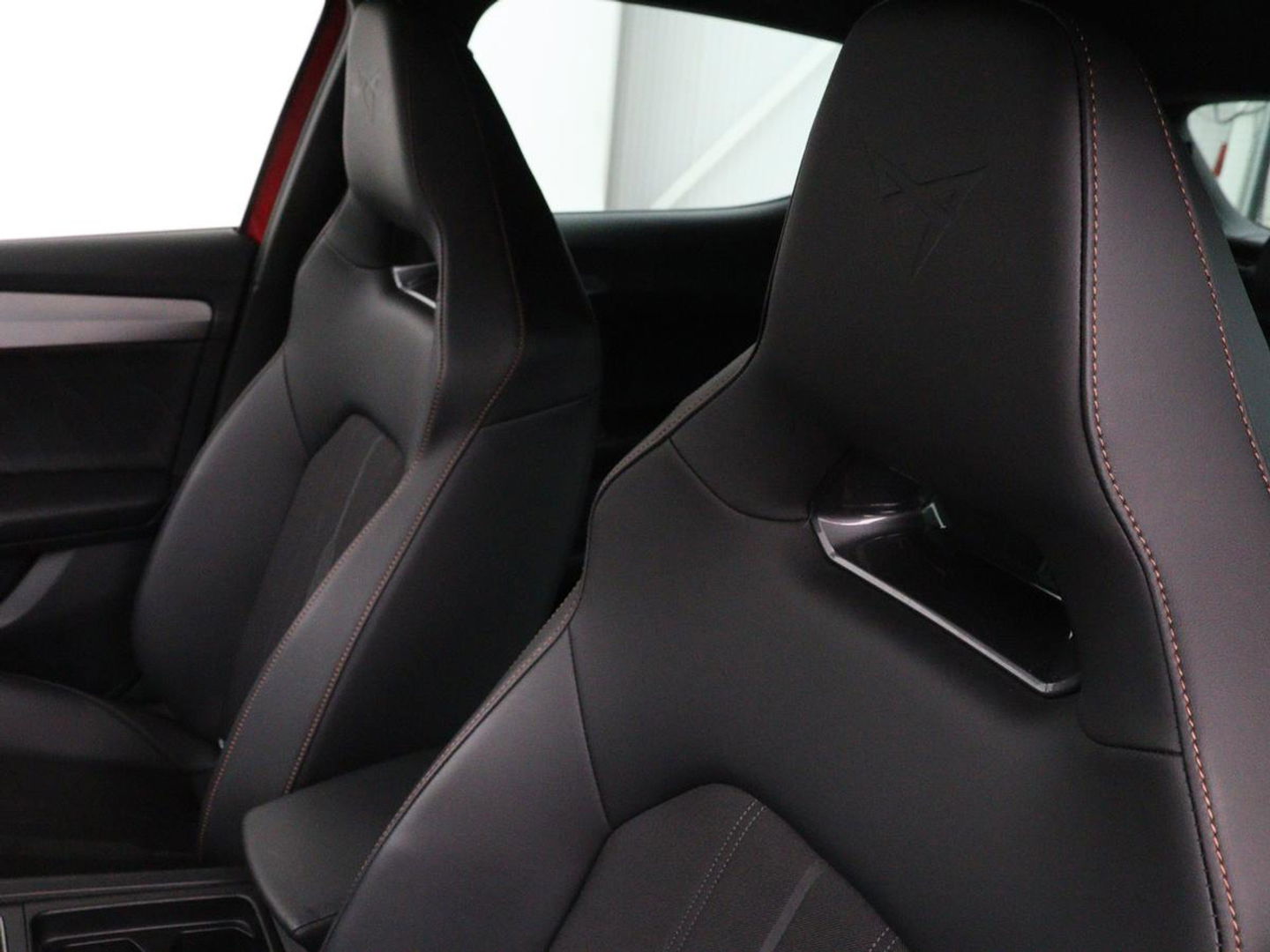 CUPRA Leon 1.4 e-Hybrid | Stoel & stuurverwarming | Carplay | Camera | Adaptive cruise | Sfeerverlichting | Navigatie | Park Assist | Keyless | Full LED | PHEV