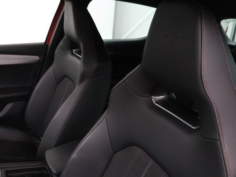 CUPRA Leon 1.4 e-Hybrid | Stoel & stuurverwarming | Carplay | Camera | Adaptive cruise | Sfeerverlichting | Navigatie | Park Assist | Keyless | Full LED | PHEV