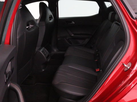 CUPRA Leon 1.4 e-Hybrid | Stoel & stuurverwarming | Carplay | Camera | Adaptive cruise | Sfeerverlichting | Navigatie | Park Assist | Keyless | Full LED | PHEV