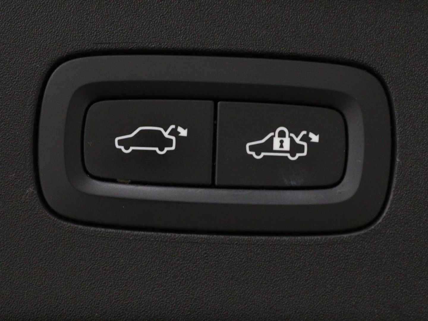 Polestar 2 Long Range Dual Motor Launch Edition 78kWh | Panoramadak | Trekhaak | Stoel & stuurverwarming | 360 camera | Adaptive cruise | Harman/Kardon | Carplay