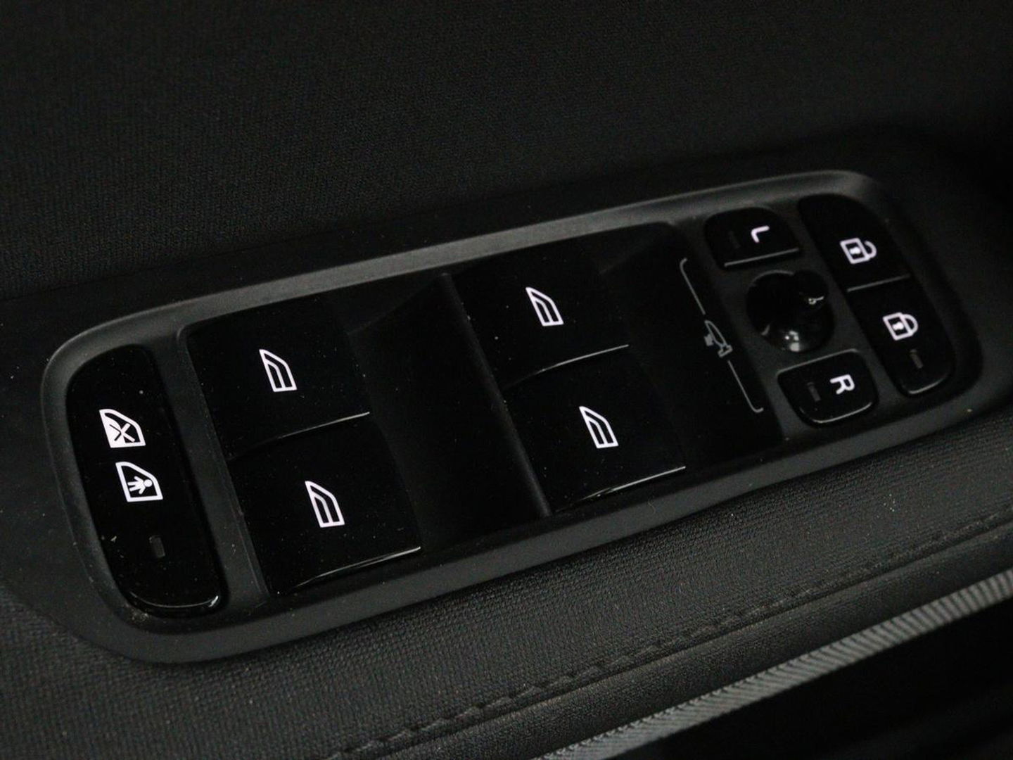 Polestar 2 Long Range Dual Motor Launch Edition 78kWh | Panoramadak | Trekhaak | Stoel & stuurverwarming | 360 camera | Adaptive cruise | Harman/Kardon | Carplay