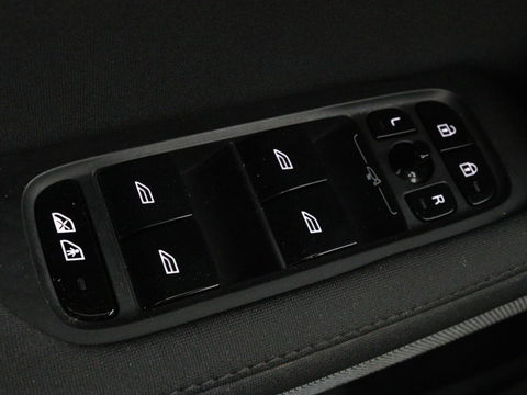 Polestar 2 Long Range Dual Motor Launch Edition 78kWh | Panoramadak | Trekhaak | Stoel & stuurverwarming | 360 camera | Adaptive cruise | Harman/Kardon | Carplay