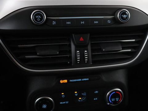 Ford Focus 1.0 EcoBoost Hybrid Trend Edition Business | Camera | Carplay | Full LED | Navigatie | Sportstoelen | Airco | Cruise control | Parkeerhulp | Bluetooth