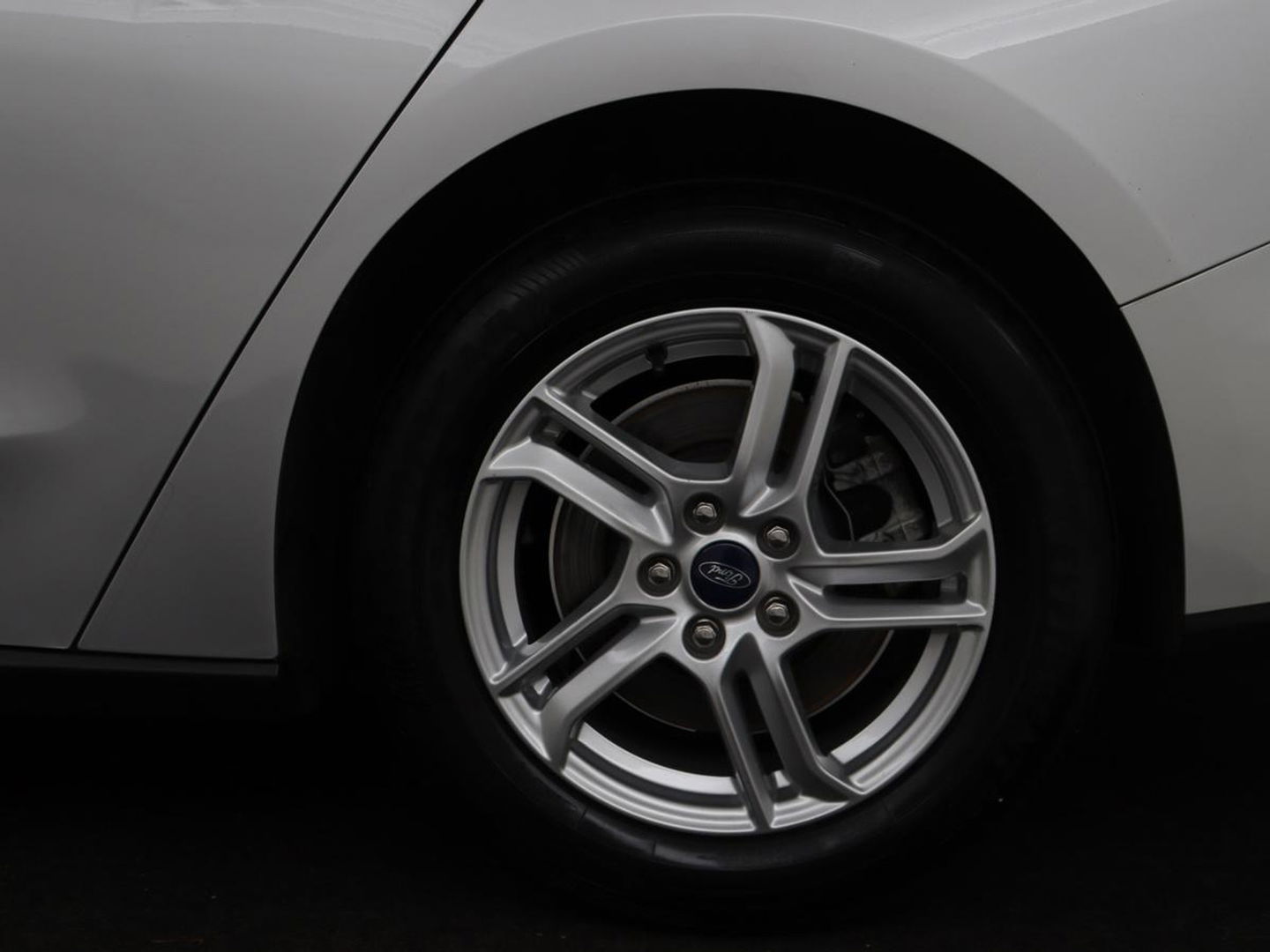 Ford Focus 1.0 EcoBoost Hybrid Trend Edition Business | Camera | Carplay | Full LED | Navigatie | Sportstoelen | Airco | Cruise control | Parkeerhulp | Bluetooth