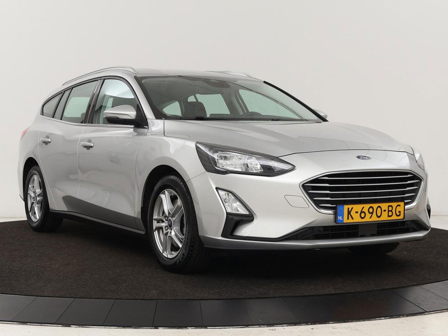 Ford Focus 1.0 EcoBoost Hybrid Trend Edition Business | Camera | Carplay | Full LED | Navigatie | Sportstoelen | Airco | Cruise control | Parkeerhulp | Bluetooth