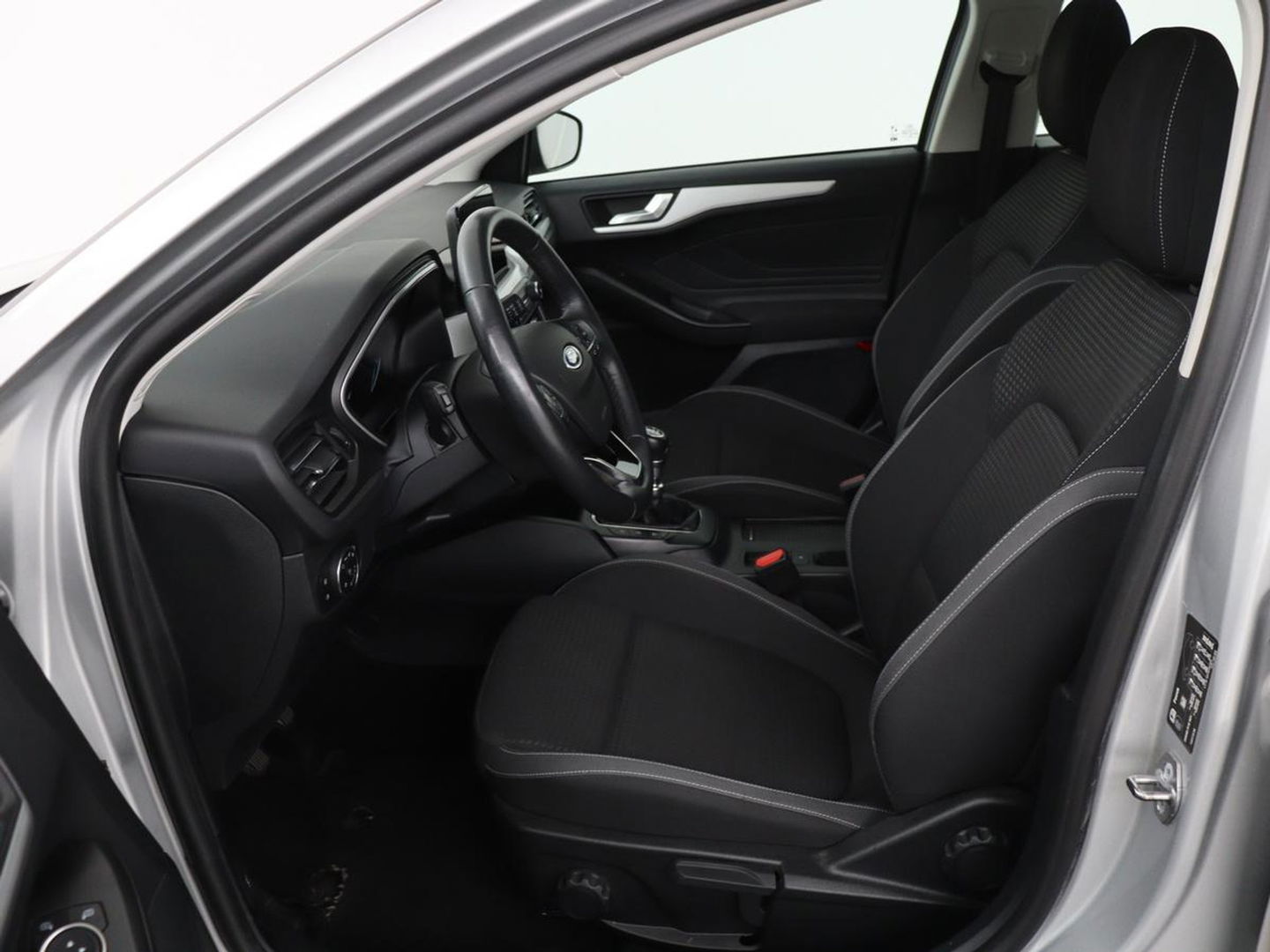 Ford Focus 1.0 EcoBoost Hybrid Trend Edition Business | Camera | Carplay | Full LED | Navigatie | Sportstoelen | Airco | Cruise control | Parkeerhulp | Bluetooth