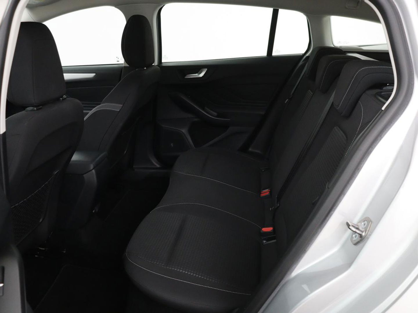 Ford Focus 1.0 EcoBoost Hybrid Trend Edition Business | Camera | Carplay | Full LED | Navigatie | Sportstoelen | Airco | Cruise control | Parkeerhulp | Bluetooth