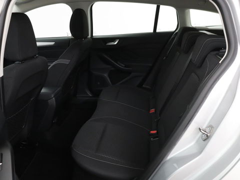 Ford Focus 1.0 EcoBoost Hybrid Trend Edition Business | Camera | Carplay | Full LED | Navigatie | Sportstoelen | Airco | Cruise control | Parkeerhulp | Bluetooth