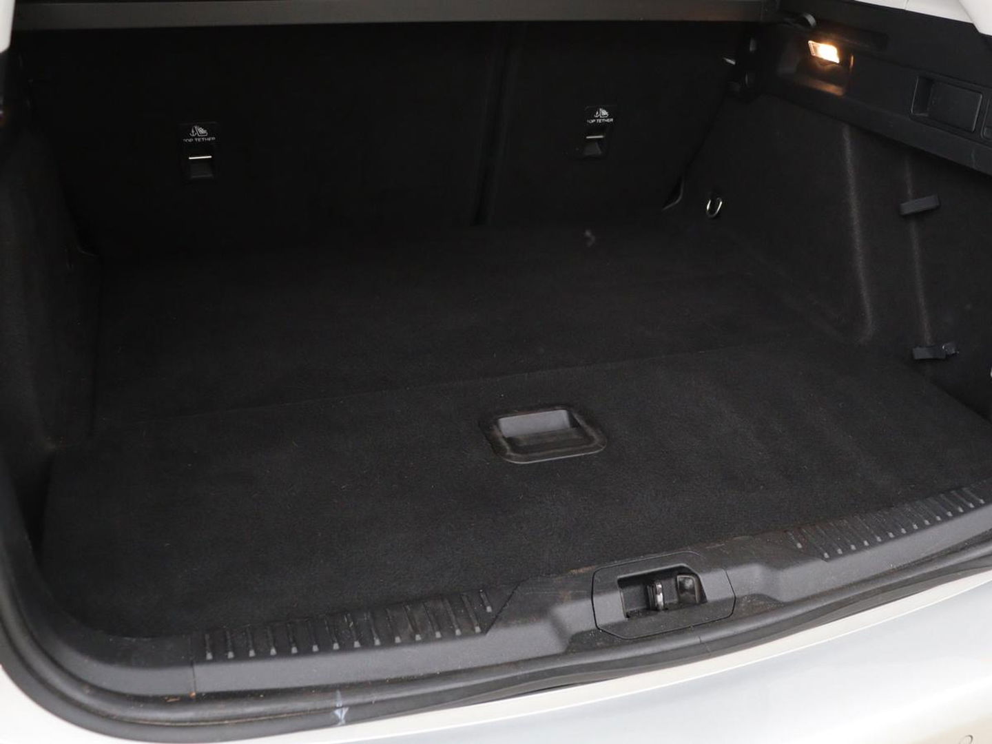 Ford Focus 1.0 EcoBoost Hybrid Trend Edition Business | Camera | Carplay | Full LED | Navigatie | Sportstoelen | Airco | Cruise control | Parkeerhulp | Bluetooth