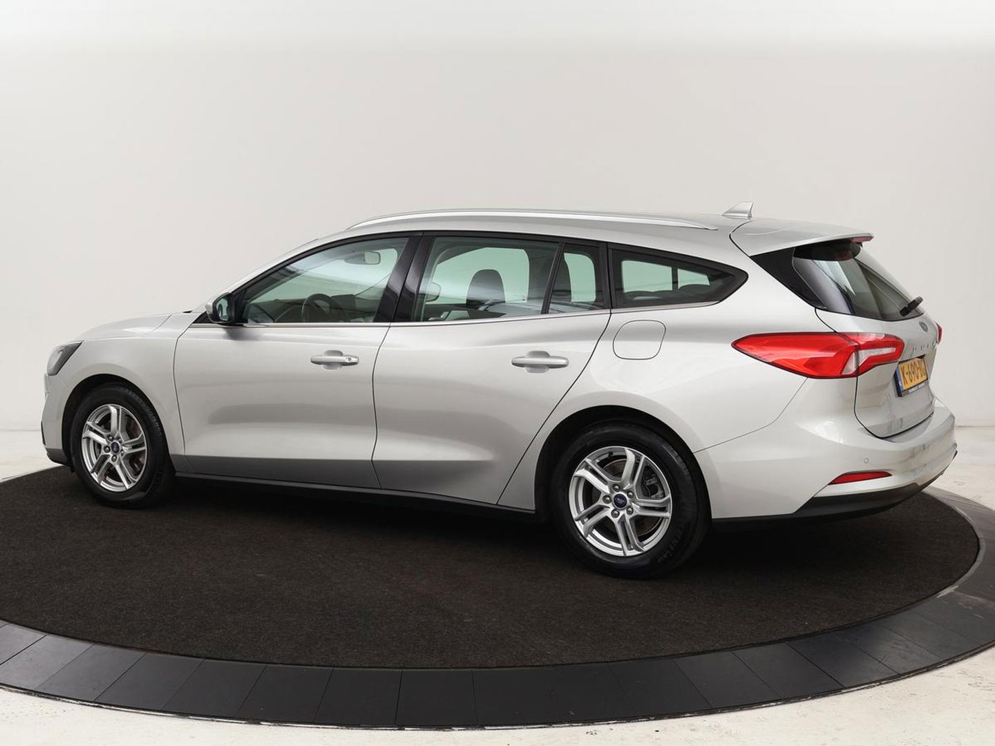 Ford Focus 1.0 EcoBoost Hybrid Trend Edition Business | Camera | Carplay | Full LED | Navigatie | Sportstoelen | Airco | Cruise control | Parkeerhulp | Bluetooth