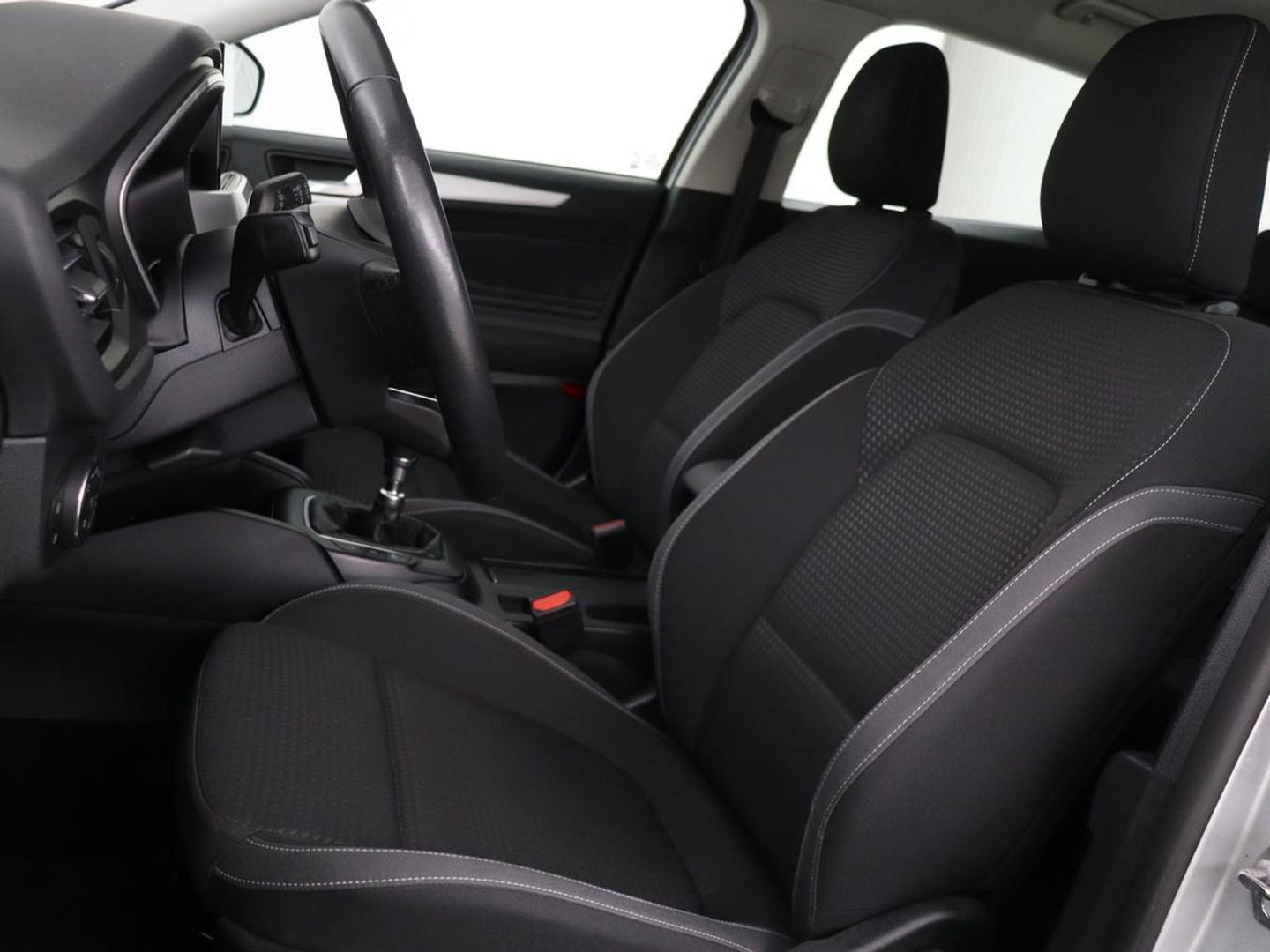 Ford Focus 1.0 EcoBoost Hybrid Trend Edition Business | Camera | Carplay | Full LED | Navigatie | Sportstoelen | Airco | Cruise control | Parkeerhulp | Bluetooth