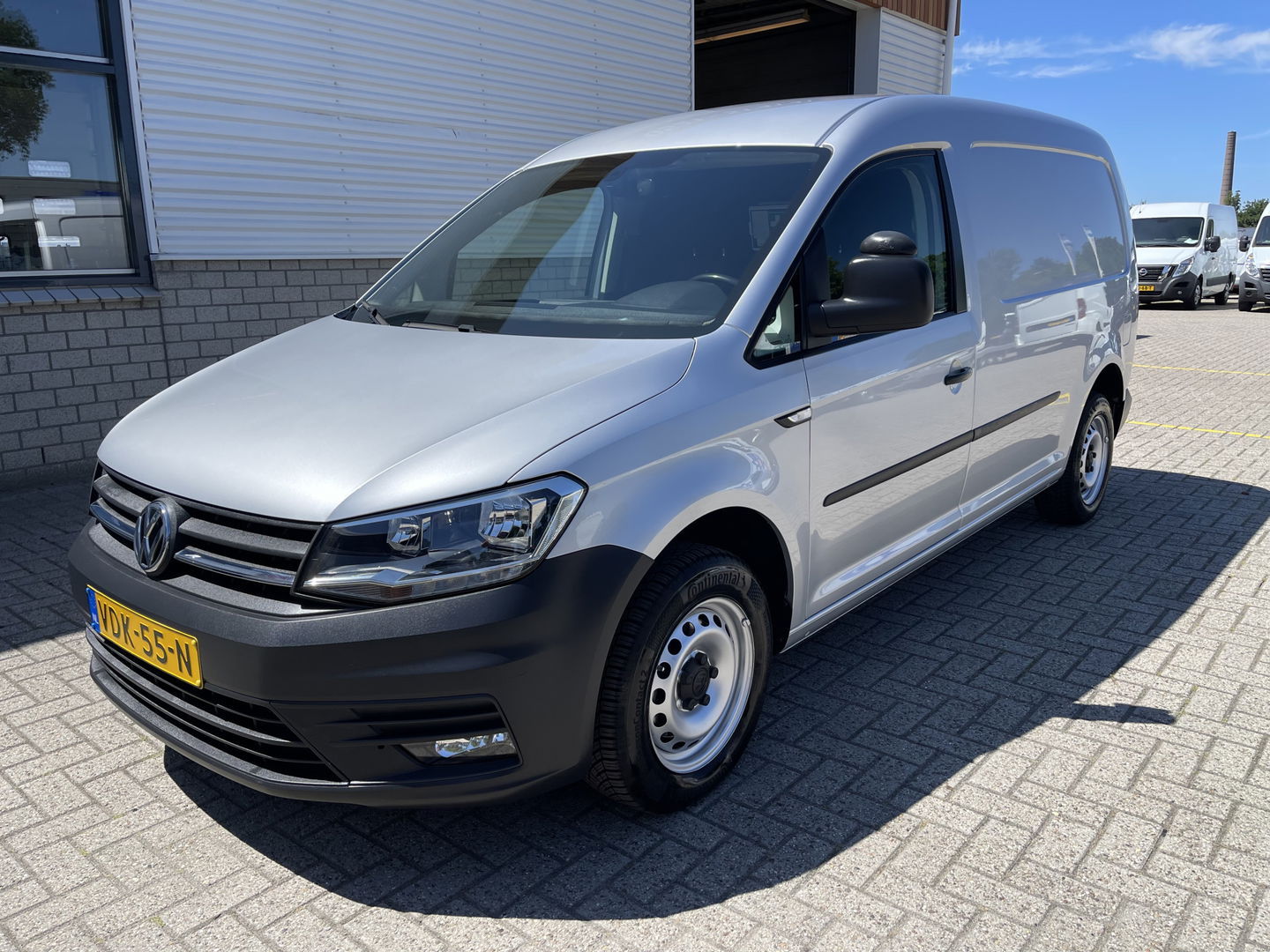 Volkswagen Caddy 2.0 TDI 102pk L2H1 BMT Maxi Comfortline / vaste prijs rijklaar € 14.950 ex btw / lease vanaf € 252 / airco / cruise / navi / achterklep / Bott ingerichte laadruimte !