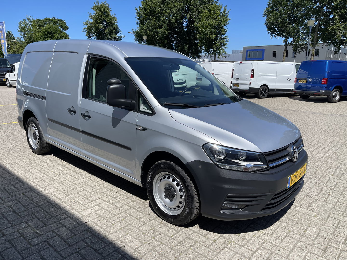 Volkswagen Caddy 2.0 TDI 102pk L2H1 BMT Maxi Comfortline / vaste prijs rijklaar € 14.950 ex btw / lease vanaf € 252 / airco / cruise / navi / achterklep / Bott ingerichte laadruimte !