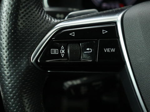 Audi A6 55 TFSIe S Line | 367pk | Trekhaak | Stoel & stuurverwarming | Adaptive cruise | Camera | Matrix LED | Carplay | Sportstoelen | Half leder | Navigatie
