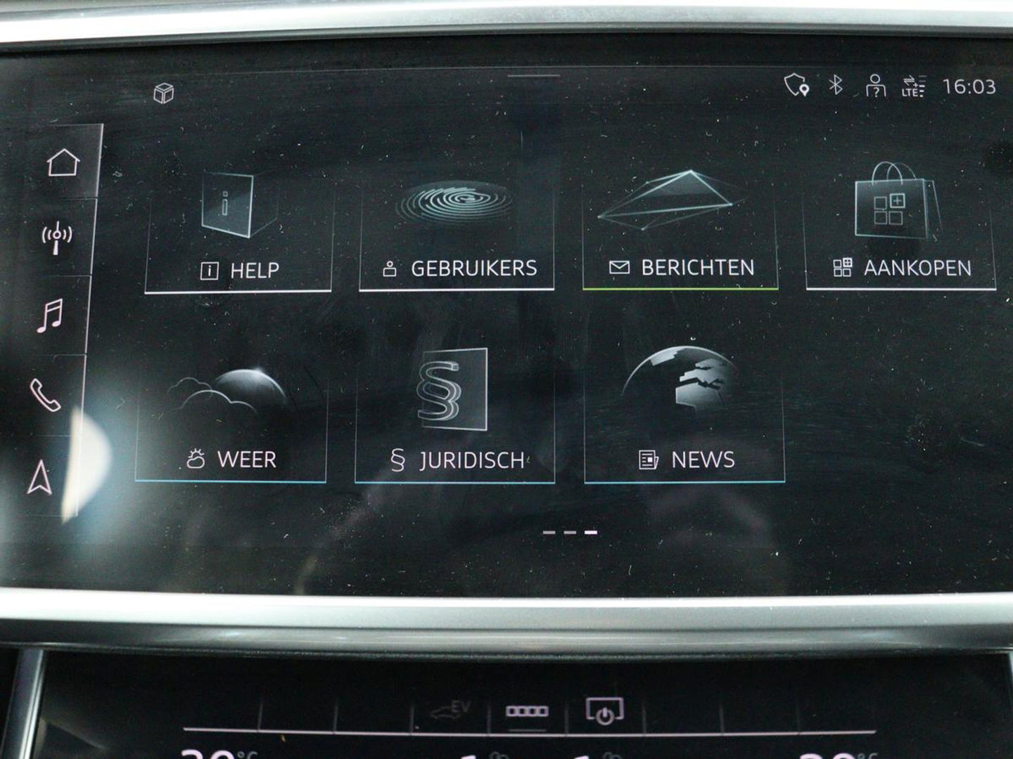 Audi A6 55 TFSIe S Line | 367pk | Trekhaak | Stoel & stuurverwarming | Adaptive cruise | Camera | Matrix LED | Carplay | Sportstoelen | Half leder | Navigatie