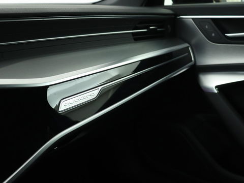 Audi A6 55 TFSIe S Line | 367pk | Trekhaak | Stoel & stuurverwarming | Adaptive cruise | Camera | Matrix LED | Carplay | Sportstoelen | Half leder | Navigatie