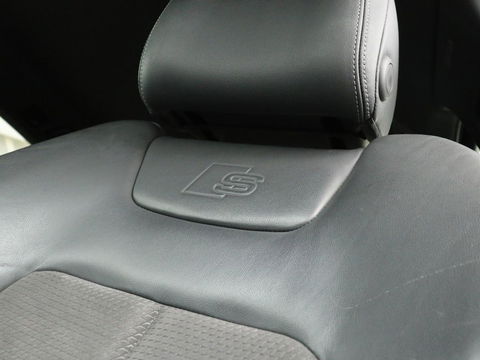 Audi A6 55 TFSIe S Line | 367pk | Trekhaak | Stoel & stuurverwarming | Adaptive cruise | Camera | Matrix LED | Carplay | Sportstoelen | Half leder | Navigatie