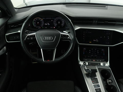 Audi A6 55 TFSIe S Line | 367pk | Trekhaak | Stoel & stuurverwarming | Adaptive cruise | Camera | Matrix LED | Carplay | Sportstoelen | Half leder | Navigatie